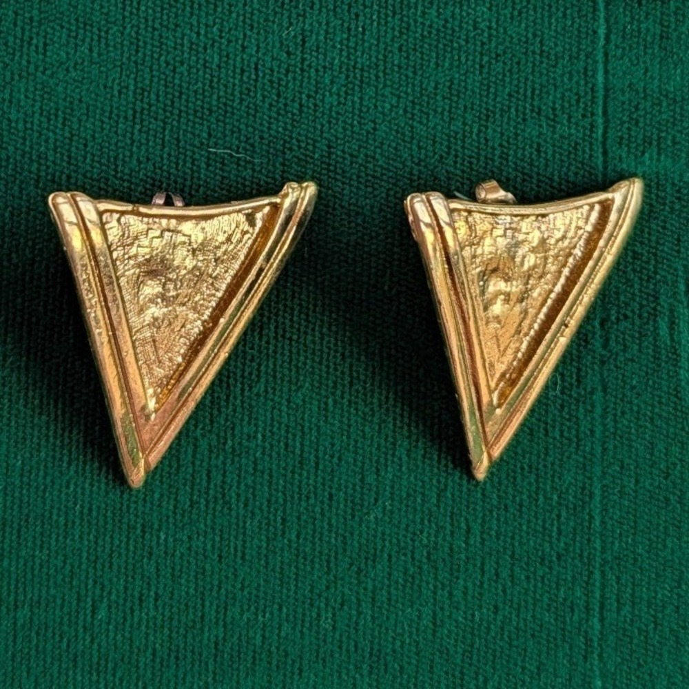 Vintage Gold Tone Textured Triangle Statement Stud Earrings Geometric 80s Style